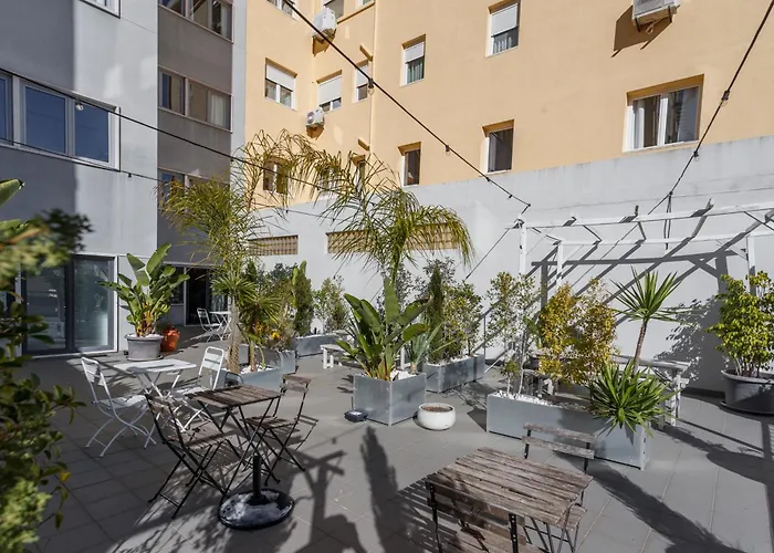 Cosmopolitan Comfort In Lisbon 4A- By Misha\'S Place