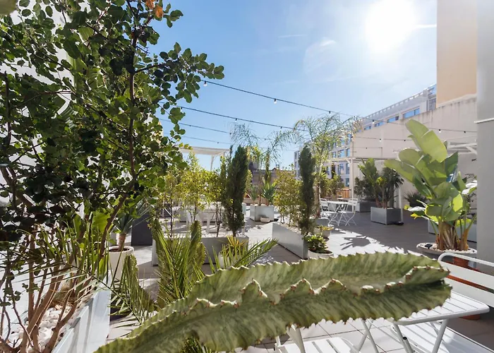 Cosmopolitan Comfort In Lisbon 4A- By Misha\'S Place