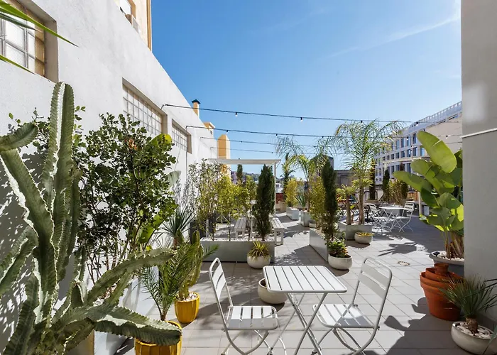 Cosmopolitan Comfort In Lisbon 4A- By Misha\'S Place